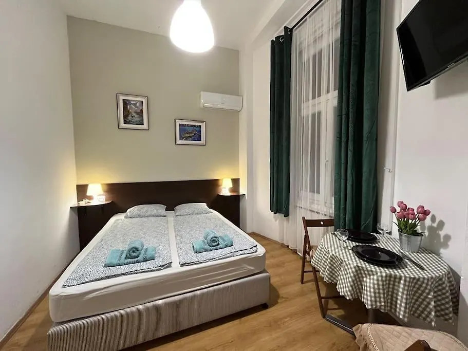 2# Sunflower Cozy Apartment Budapest 0*,  Hungary